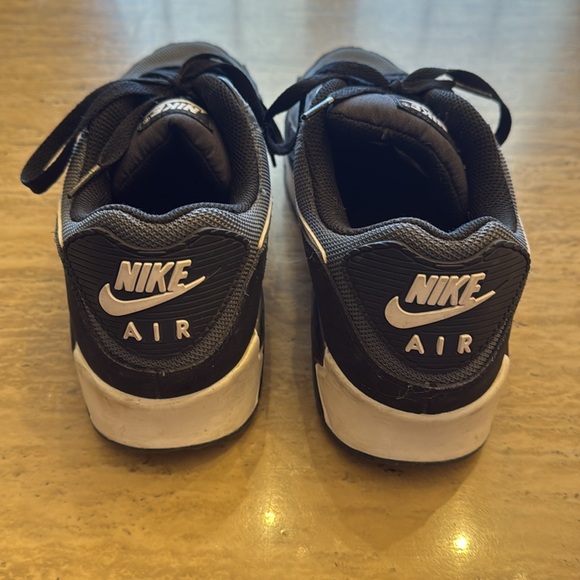 Nike mens Air Max shoes - Picture 4 of 9